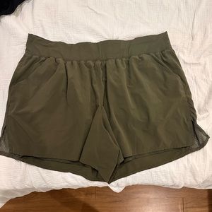 LIVI active shorts